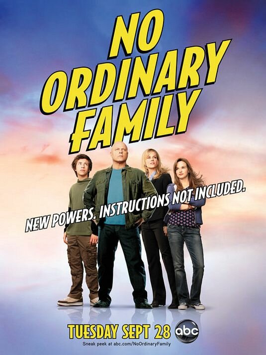 Необычная семья (2010) постер